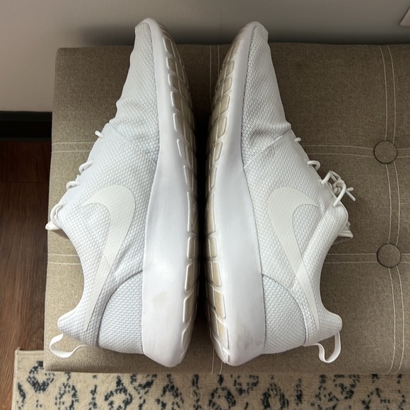 Nike Roshe One ‘Triple White’ 15 - Picture 5 of 6